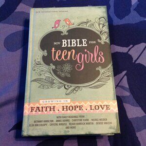 NIV Hardcover Bible for Teen Girls Bool - Growing in Faith Hope Love